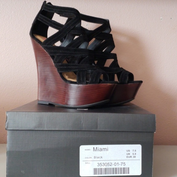 Shoes - Picture 7 of 8